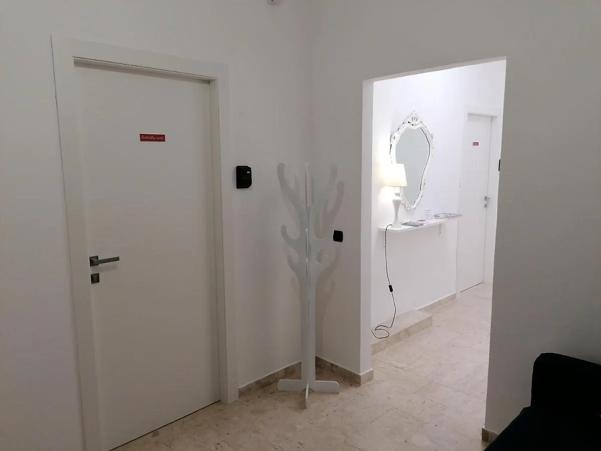 Tanzi Home Bari 0*,  Italia