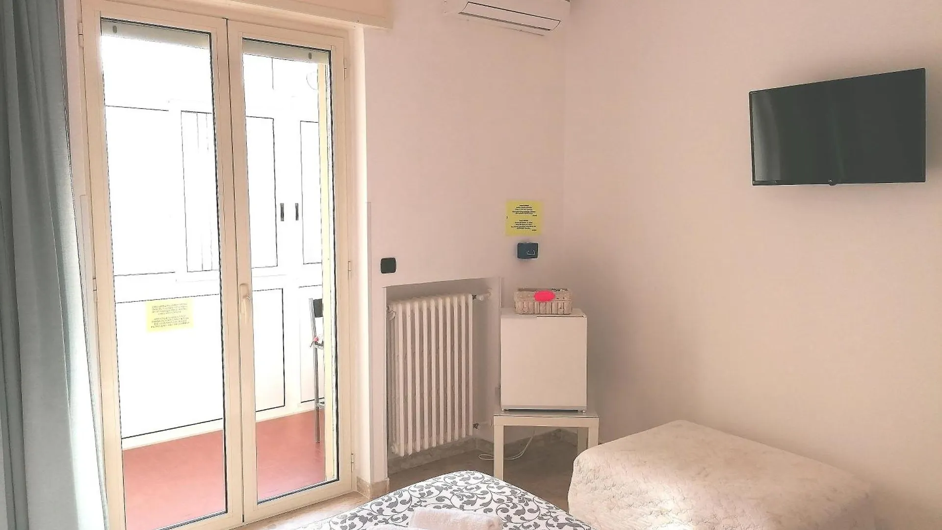 Tanzi Home Bari 0*,  Italia