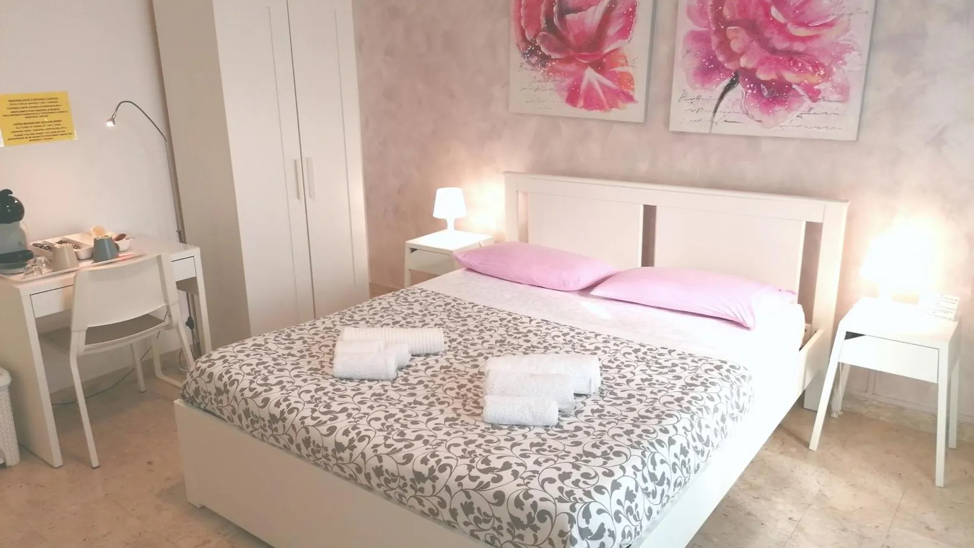 Tanzi Home Bari Bed & Breakfast