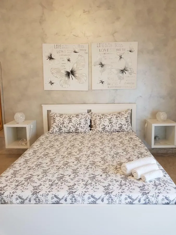 Tanzi Home Bari Italien